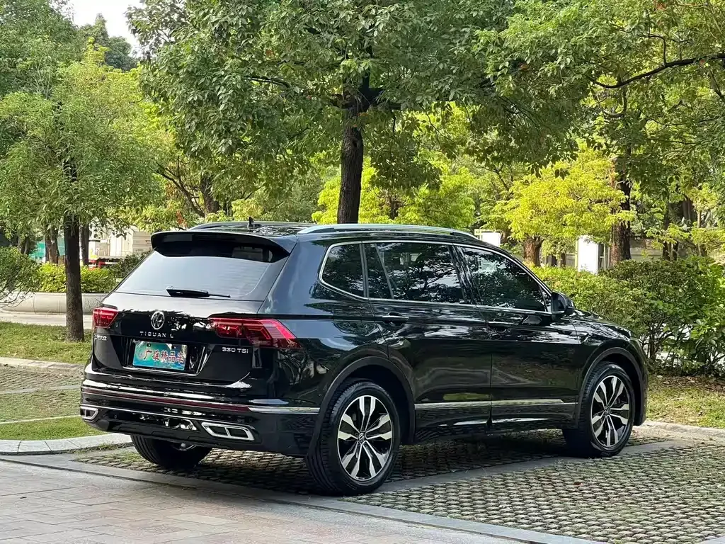 Volkswagen Tiguan L — фото 8
