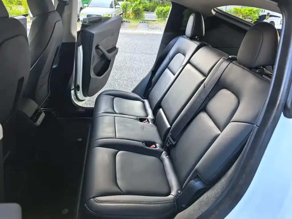 Tesla Model Y — фото 5