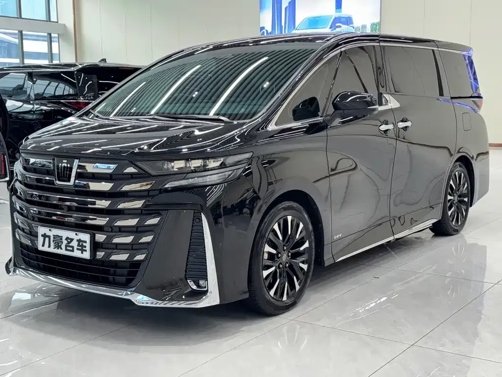 Toyota Vellfire — фото 1