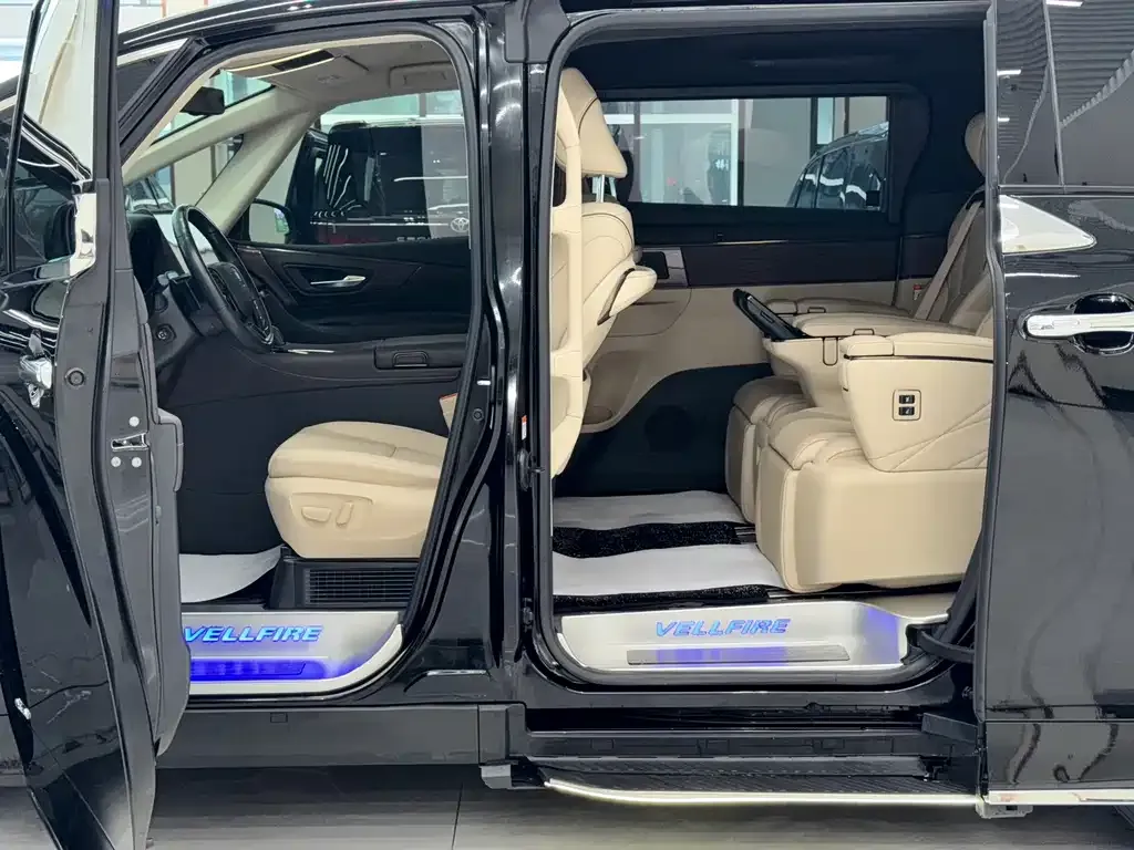 Toyota Vellfire — фото 2