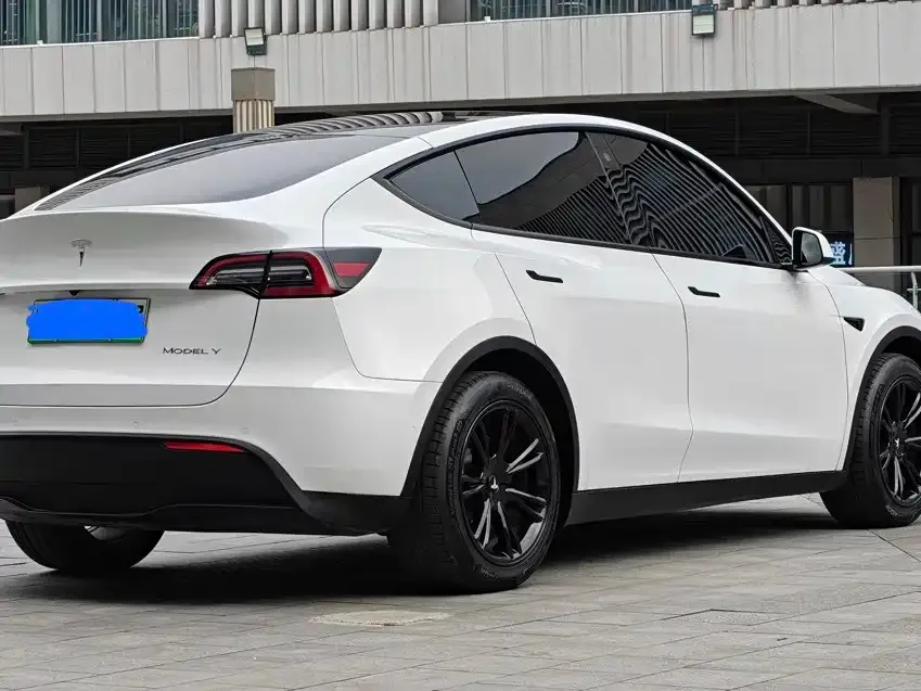 Tesla Model Y — фото 7