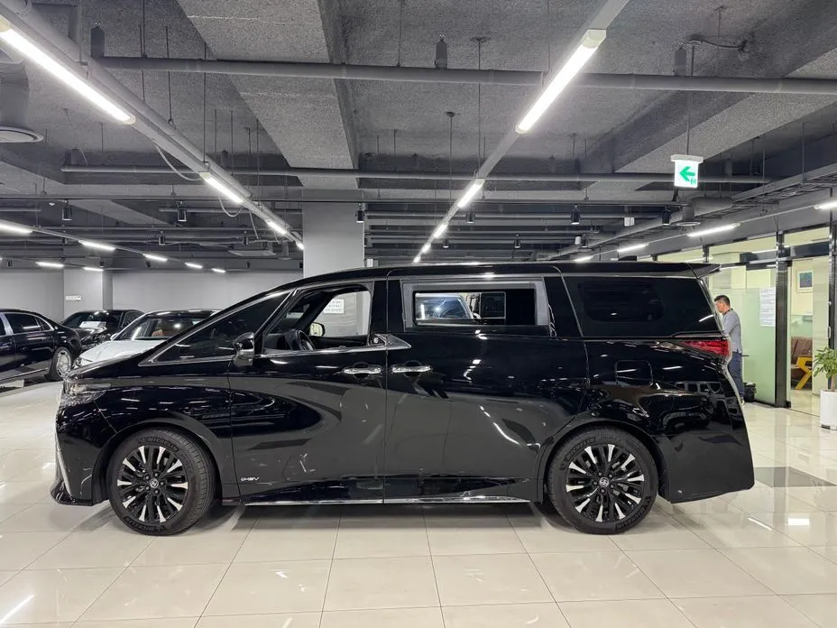 Toyota Alphard — фото 6