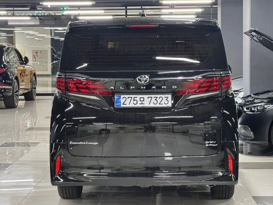 Toyota Alphard — фото 7