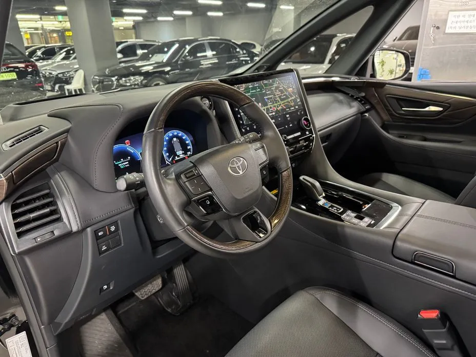 Toyota Alphard — фото 3