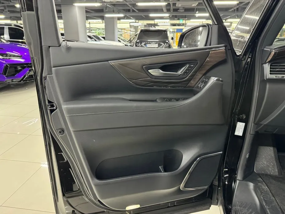 Toyota Alphard — фото 9
