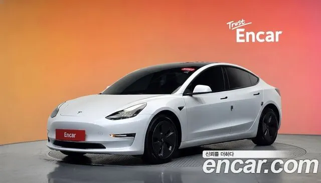 Tesla Model 3 — фото 1