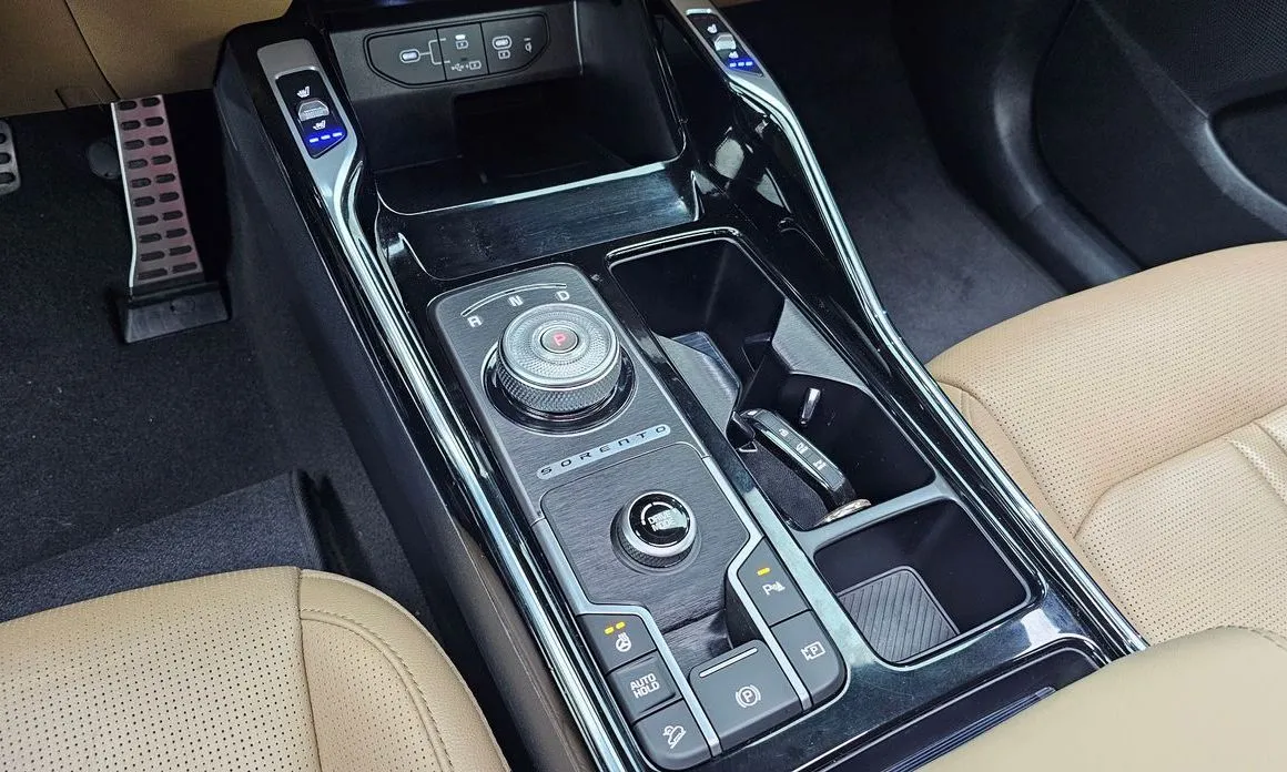 Kia Sorento — фото 9