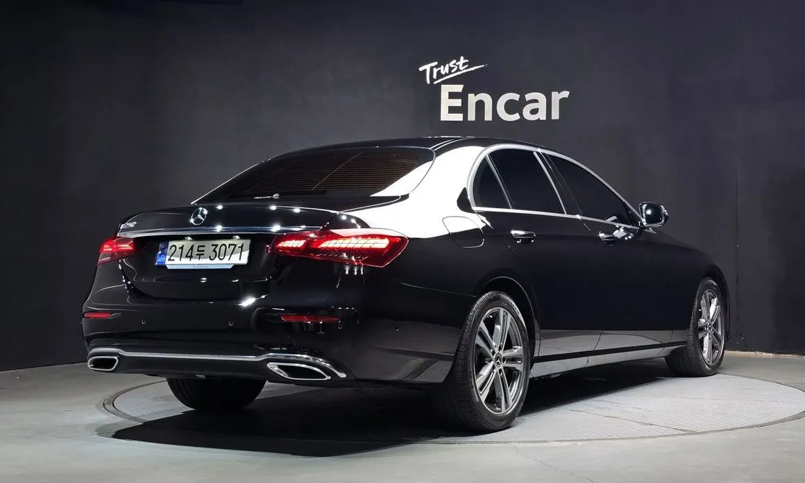 Mercedes-Benz E-Class — фото 4