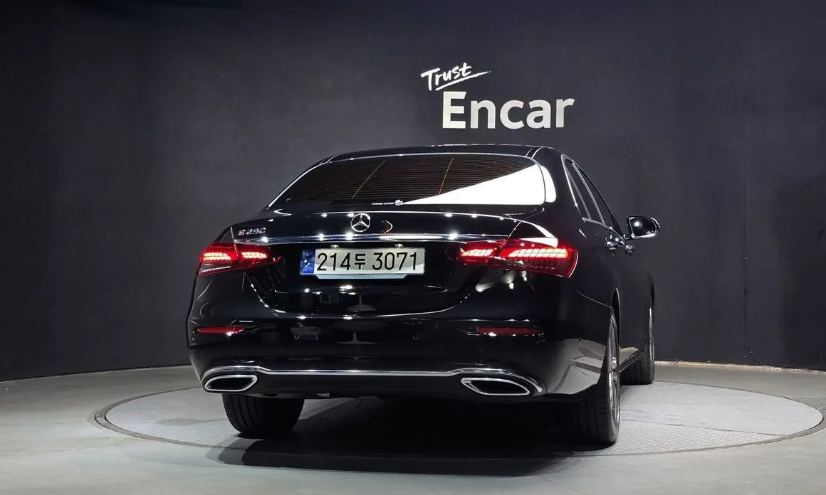 Mercedes-Benz E-Class — фото 2
