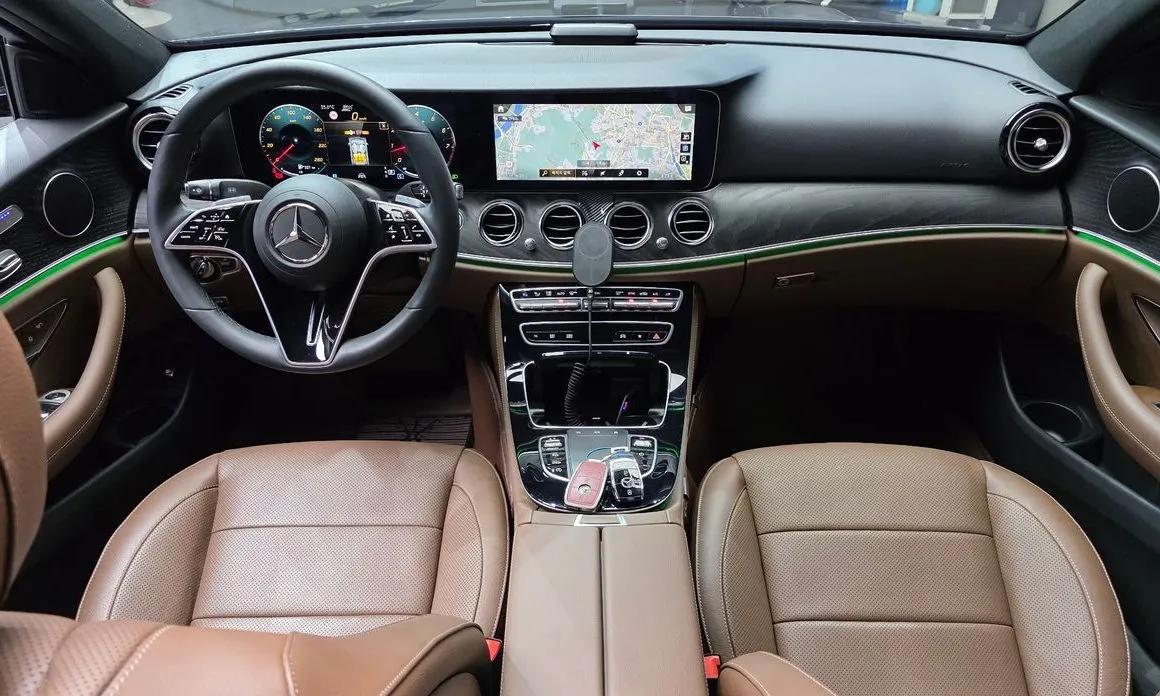 Mercedes-Benz E-Class — фото 10