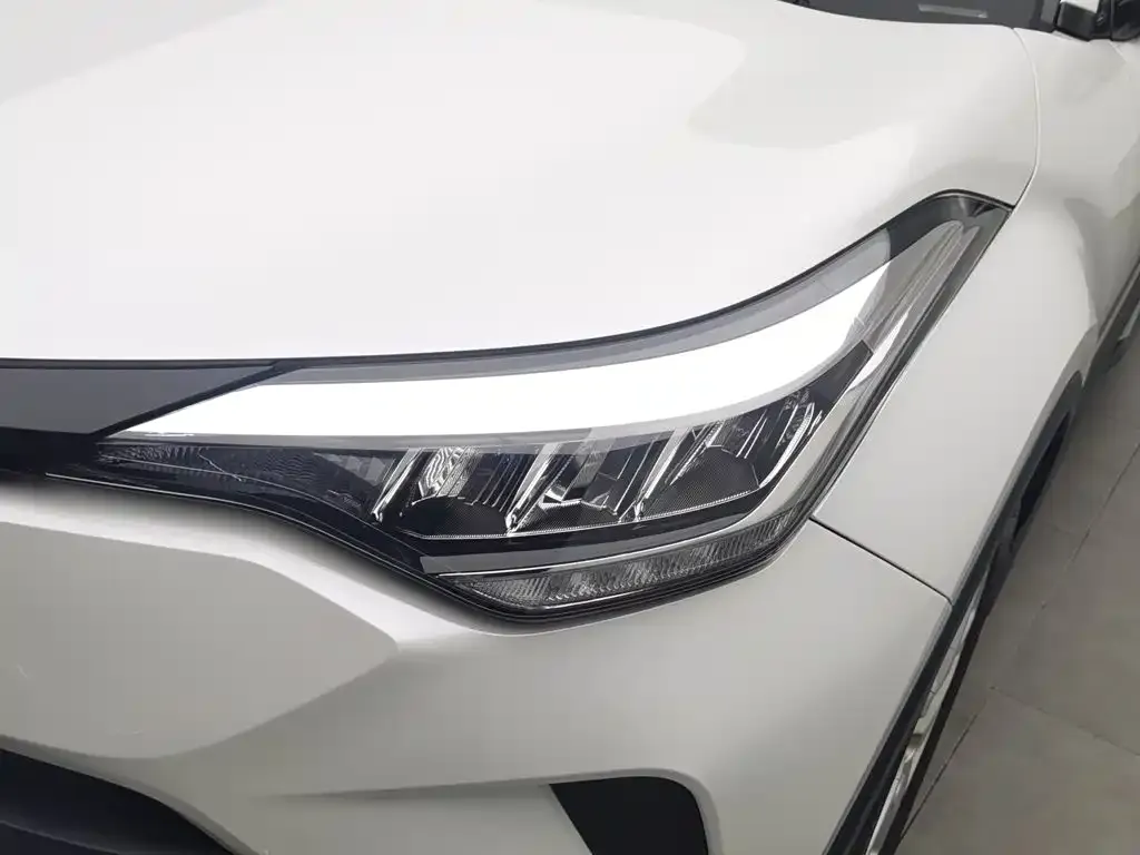 Toyota C-HR — фото 8