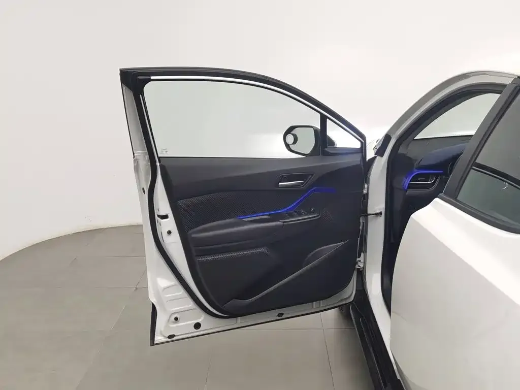 Toyota C-HR — фото 5