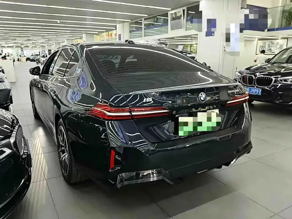 BMW i5 — фото 5