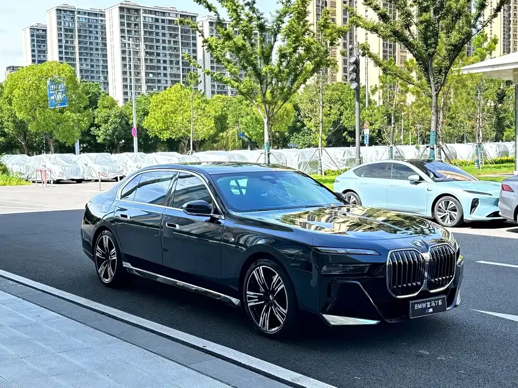 BMW 7 Series — фото 5