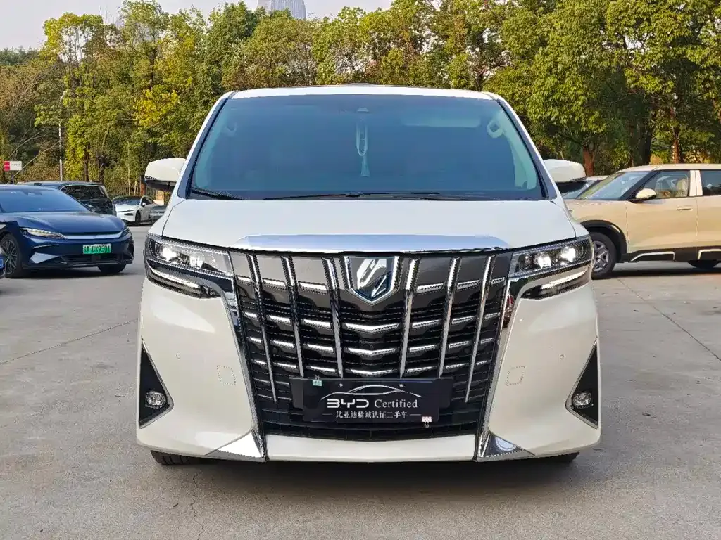 Toyota Alphard — фото 5
