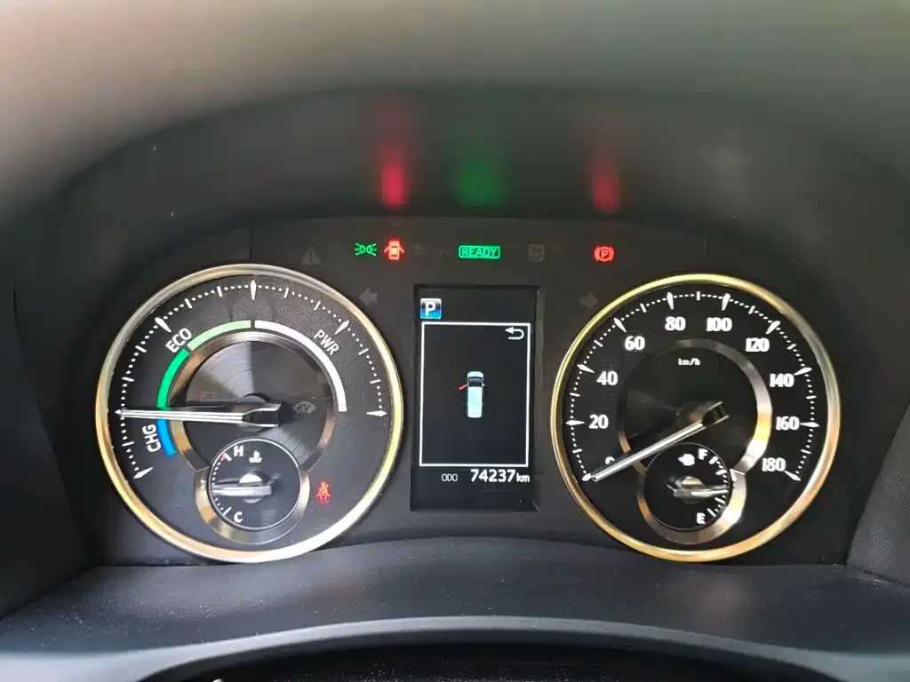 Toyota Alphard — фото 4