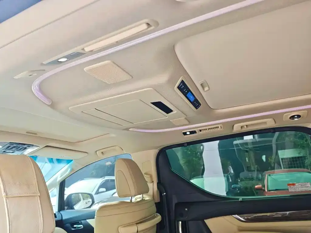 Toyota Alphard — фото 6