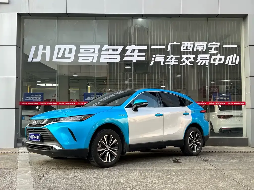Toyota Harrier — фото 1