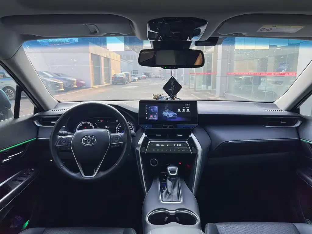Toyota Harrier — фото 3