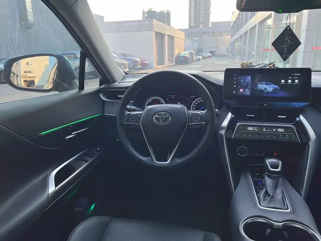 Toyota Harrier — фото 2