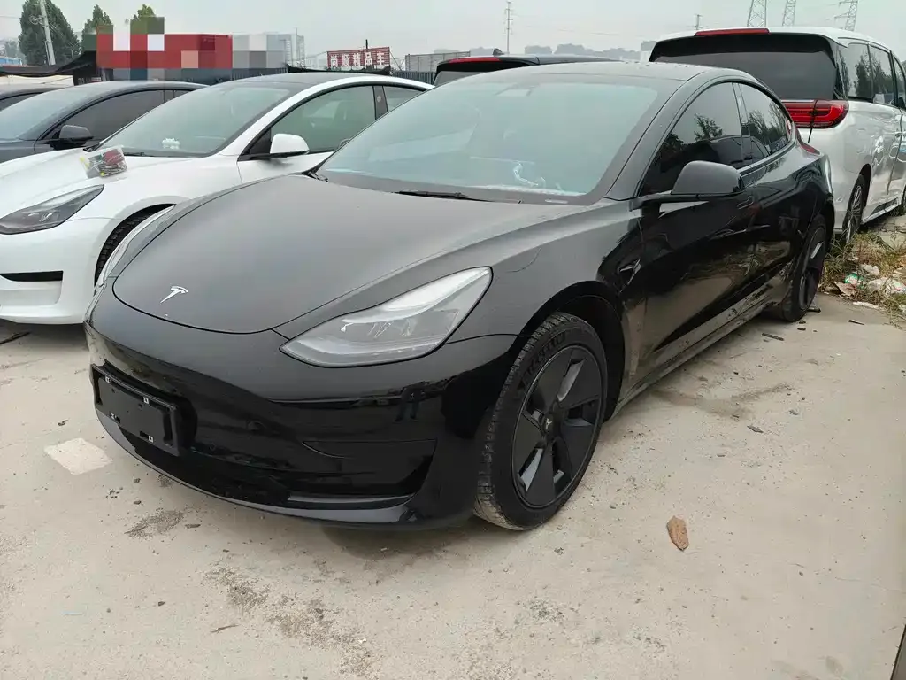 Tesla Model 3 — фото 1