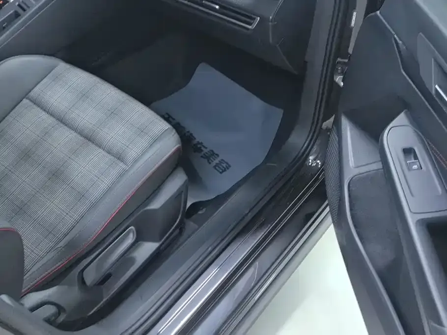 Volkswagen Golf GTI — фото 5