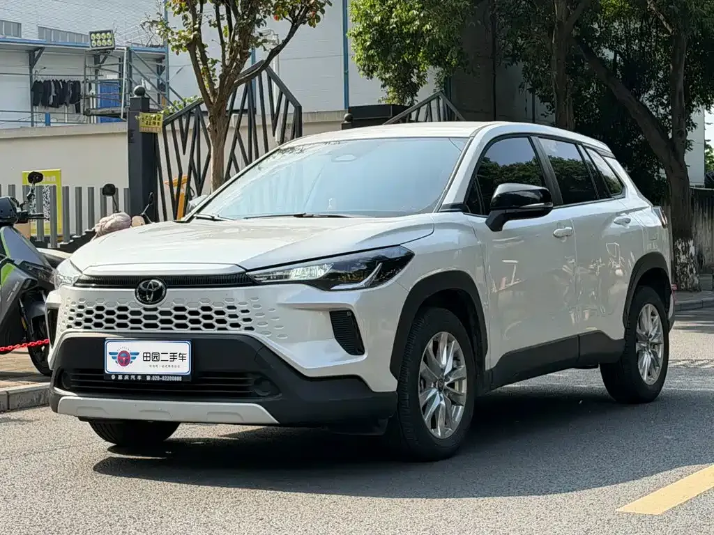 Toyota Corolla Cross — фото 1
