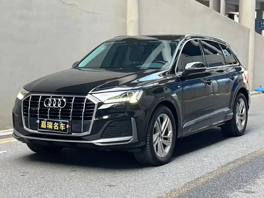 Audi Q7 — фото 1
