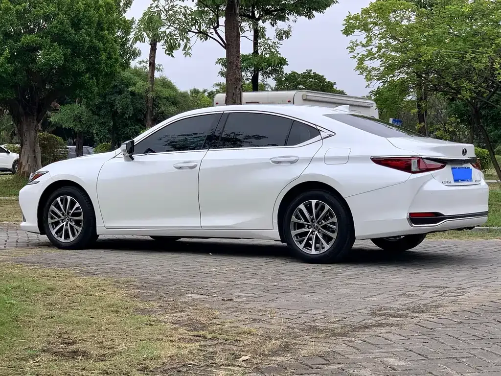 Lexus ES — фото 4