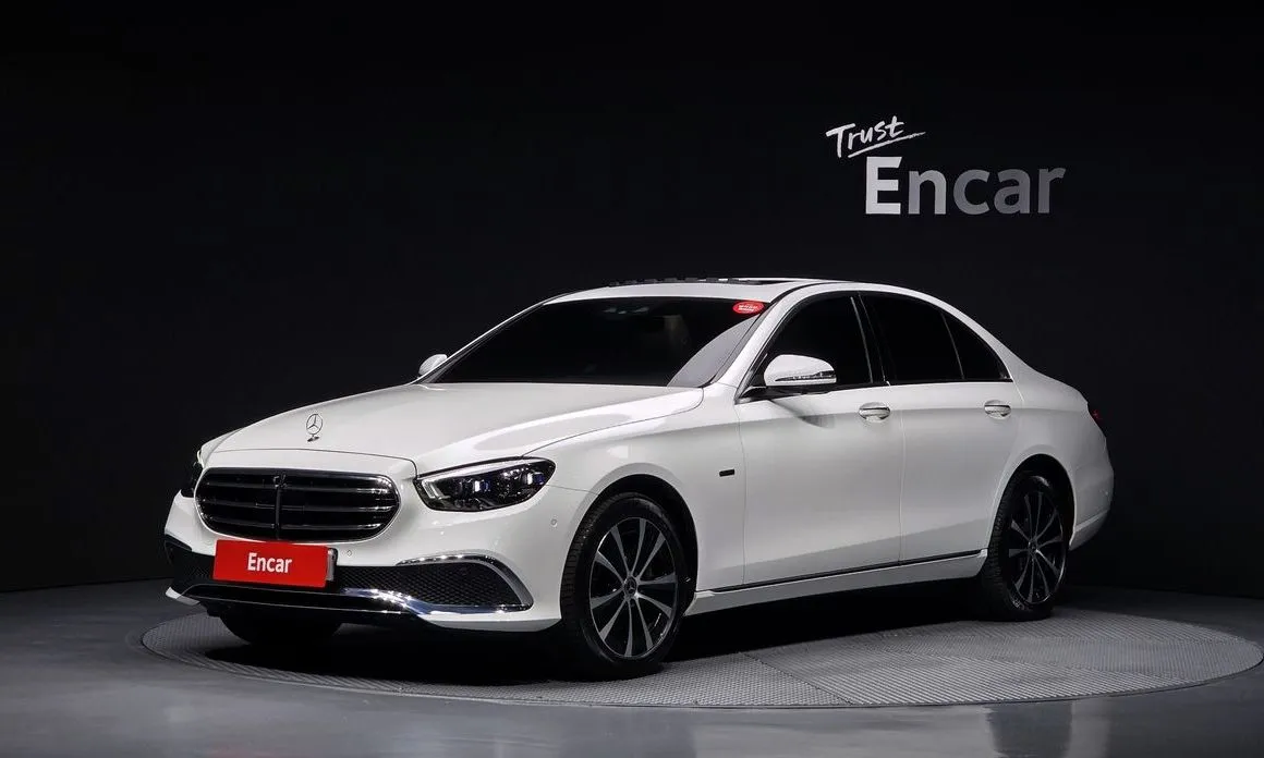 Mercedes-Benz E-Class — фото 1