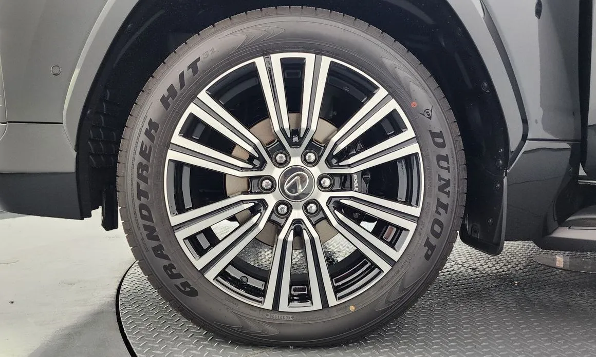 Lexus LX — фото 10