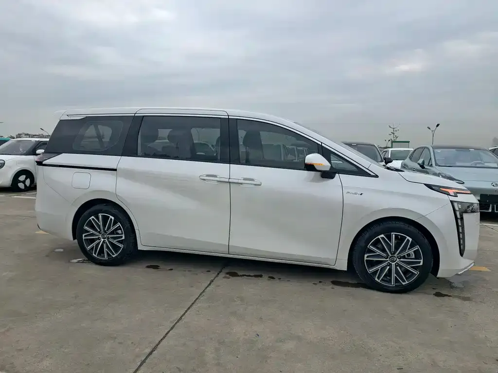 GAC Motor Trumpchi E8 PHEV — фото 3
