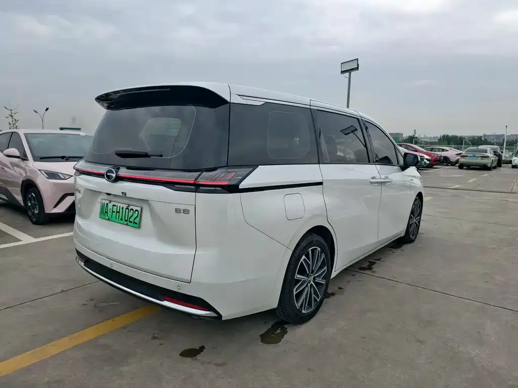 GAC Motor Trumpchi E8 PHEV — фото 2