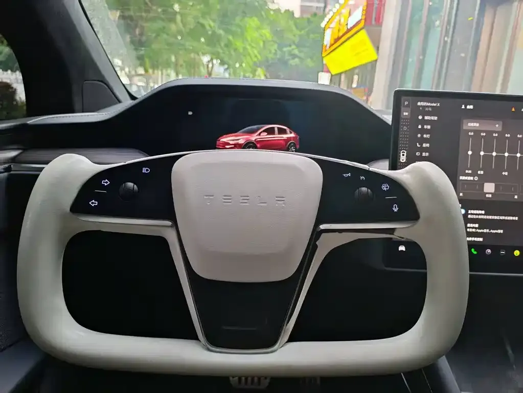 Tesla Model X — фото 7