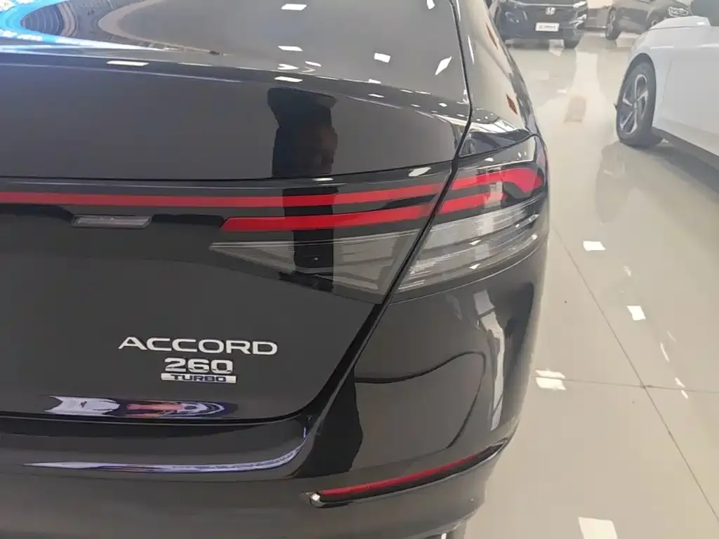 Honda Accord — фото 9