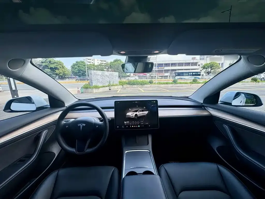 Tesla Model 3 — фото 9