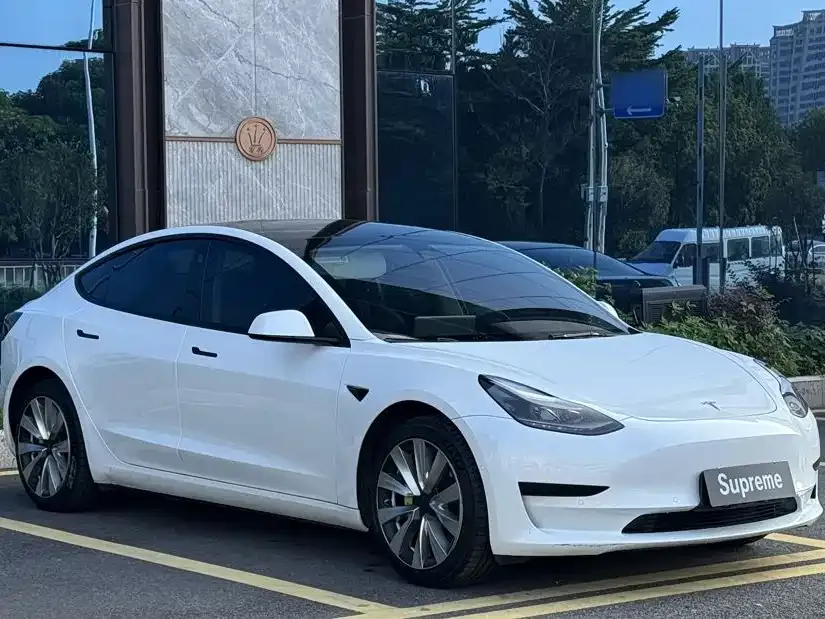 Tesla Model 3 — фото 7
