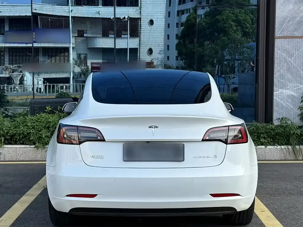 Tesla Model 3 — фото 3