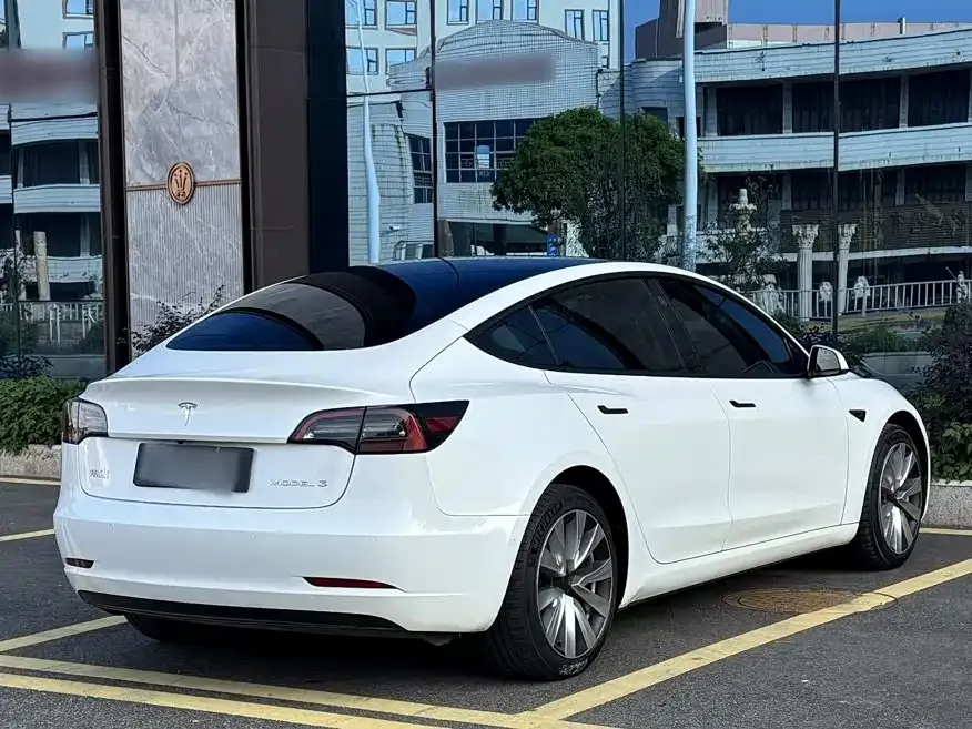 Tesla Model 3 — фото 10