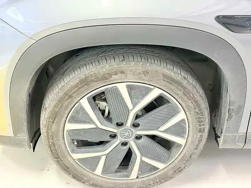 BYD L DM-i — фото 3