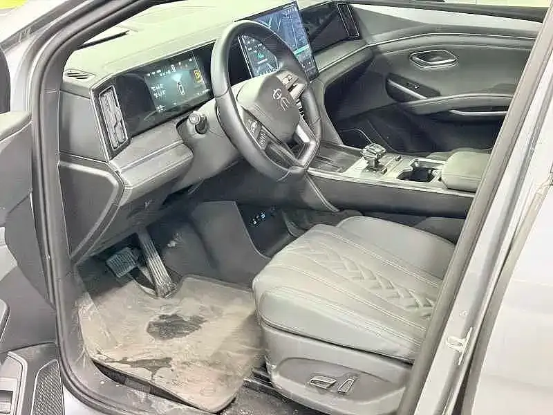 BYD L DM-i — фото 8
