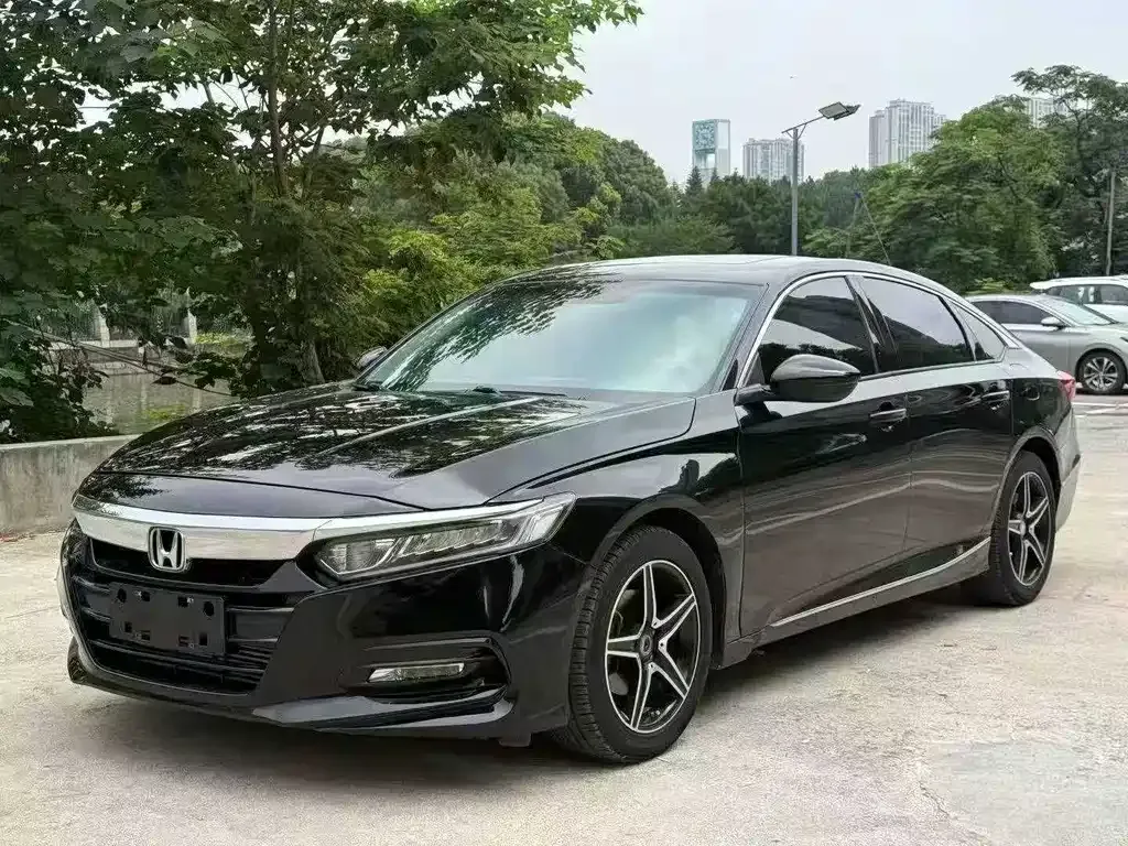Honda Accord — фото 1