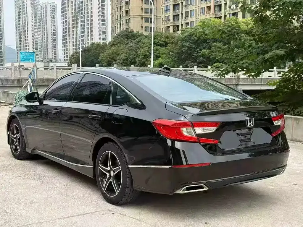 Honda Accord — фото 9