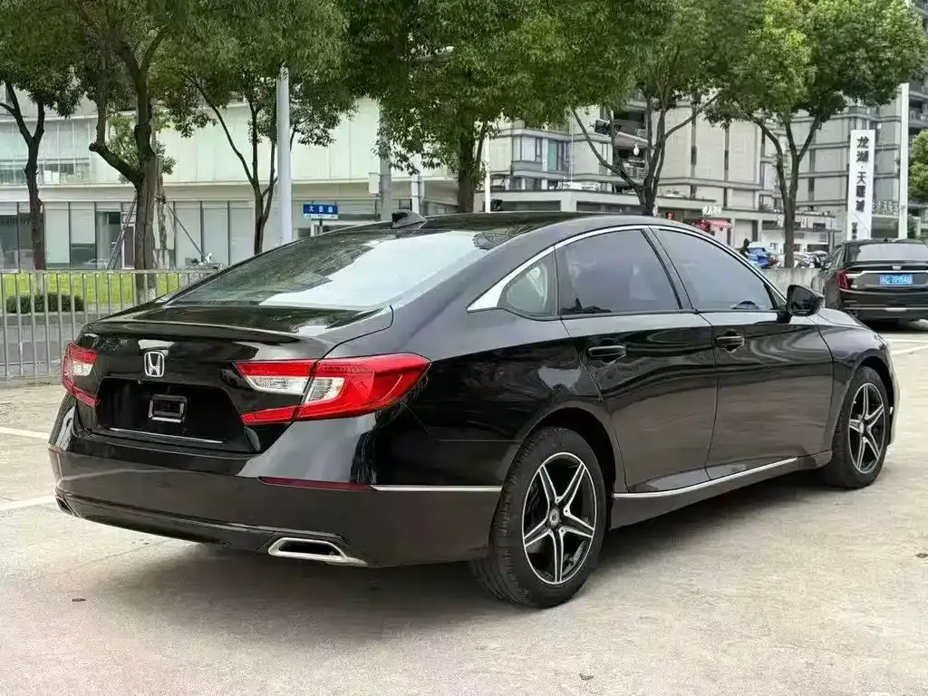 Honda Accord — фото 7