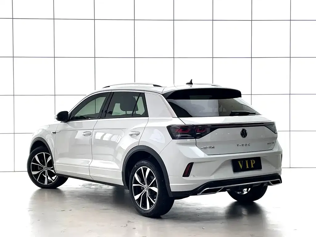 Volkswagen T-Roc — фото 10