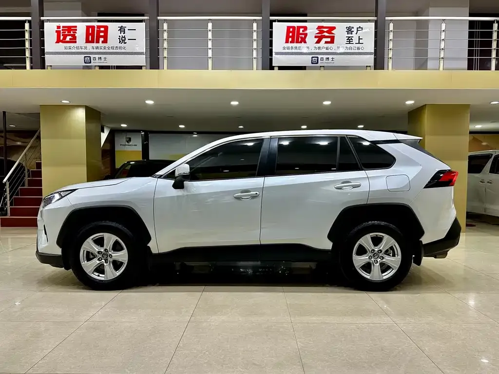 Toyota RAV4 — фото 5