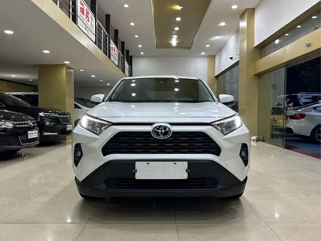 Toyota RAV4 — фото 6