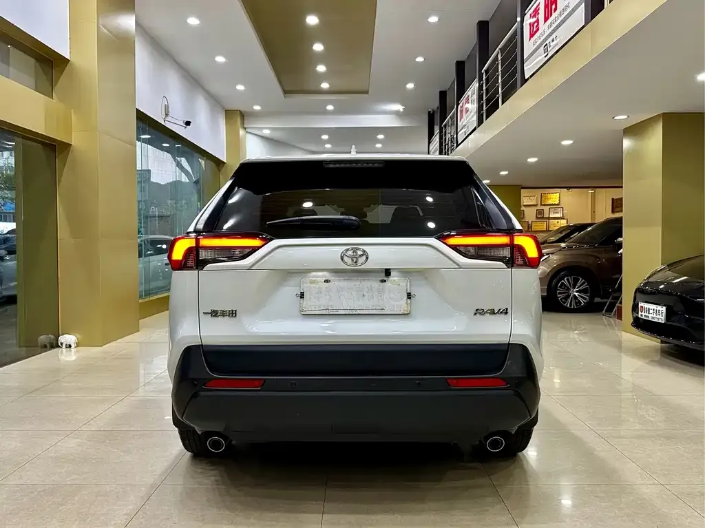 Toyota RAV4 — фото 10