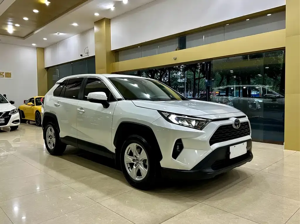 Toyota RAV4 — фото 8