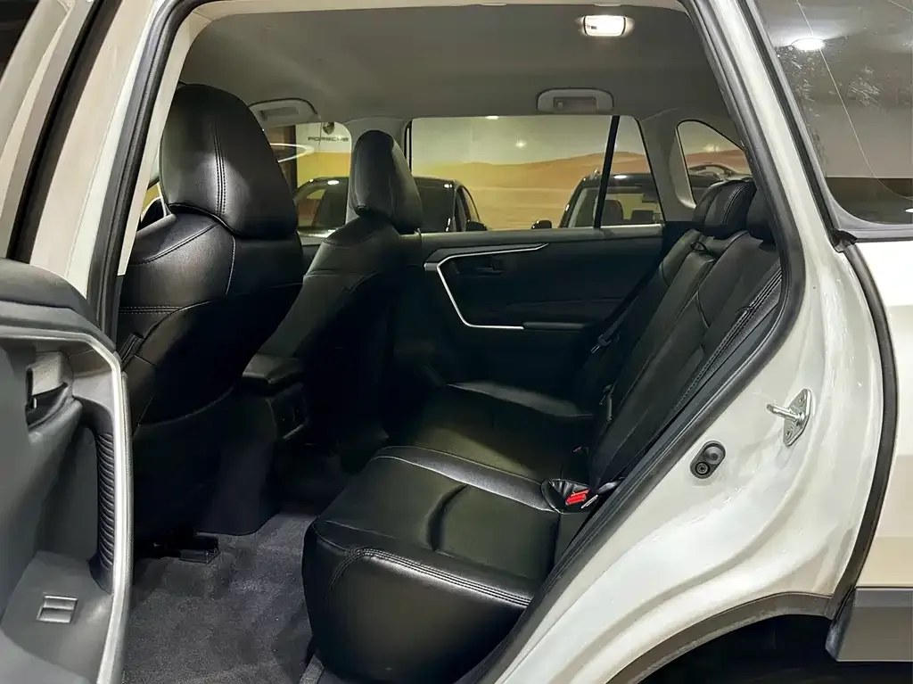 Toyota RAV4 — фото 3